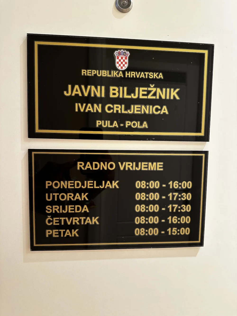 Javni bilježnik Ivan Crljenica